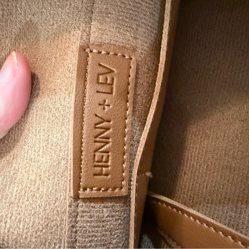 Elegant Brown Vegan Leather Tote Bag - Picture 6 of 6